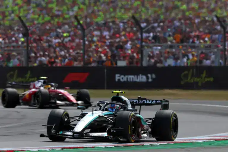 Forma-1, Kimi Antonelli, Mercedes, Lewis Hamilton, Ferrari, Brit Nagydíj 2026, szombat