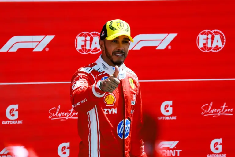Olyan döntés született Hamilton szabálysértéséről, amire még ő sem számított