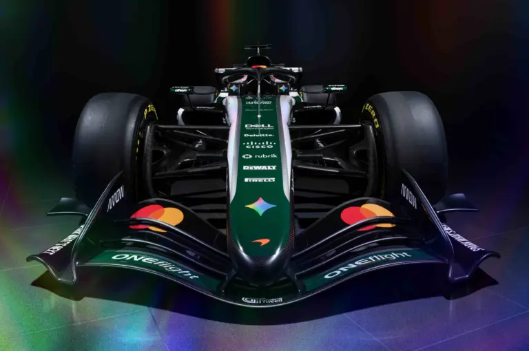 Felismerhetetlenségig átfestve: 1966-ba és 1776-ba is visszarepítenek a silverstone-i F1-es autók