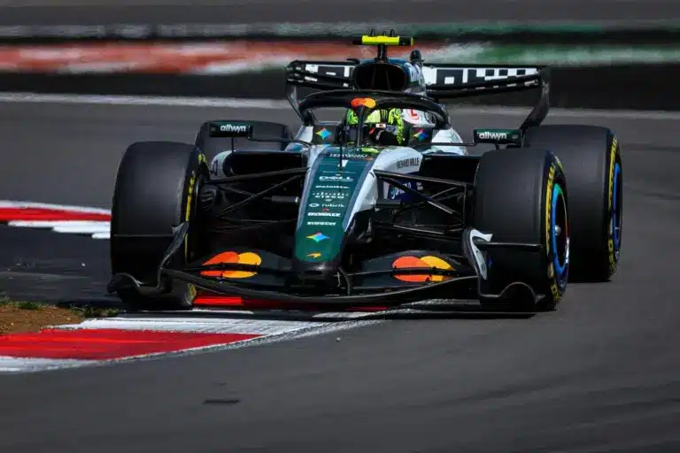 Norris egy betiltott schumacheri trükkel szeretett volna nyerni Silverstone-ban