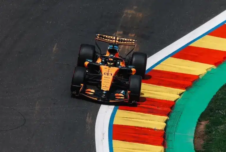 A McLaren főnöke elmondta, mi a gond Piastrival és miképpen érkezhet Verstappen