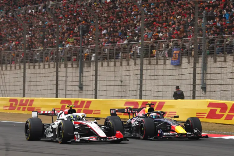 Forma-1, Oliver Bearman, Haas, Max Verstappen, Red Bull, Kínai Nagydíj 2026, futam