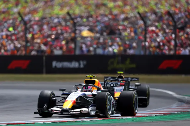 Forma-1, Liam Lawson, Racing Bulls, Isack Hadjar, Red Bull, Brit Nagydíj 2026, szombat