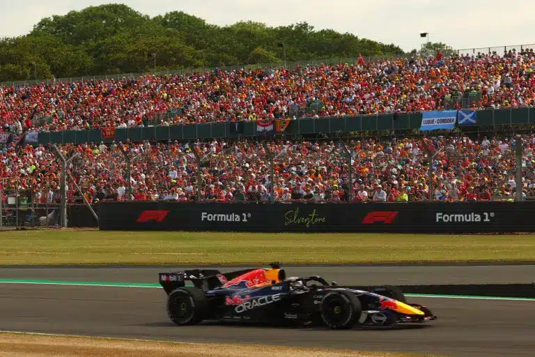 Verstappent másodszor lökte ugyanabba a folyóba a Red Bull, kezdi veszélyben érezni magát