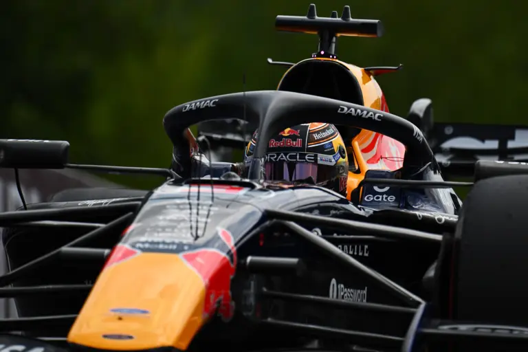 Szokatlan lépést tett Verstappen marasztalásáért a Red Bull