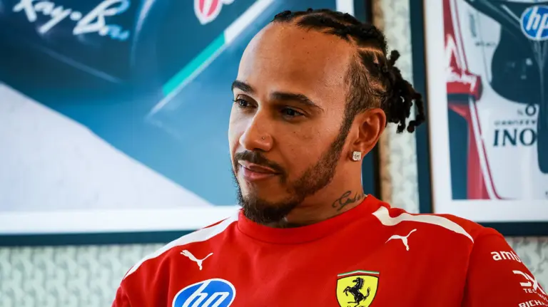 Ez lehet a teljesítményzáradék, ami miatt a Ferrari akkor sem tehetné ki Hamiltont, ha akarná
