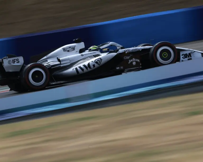 Mi tartja vissza a Hungaroringen szándékosan falnak menő F1-es csapatot?