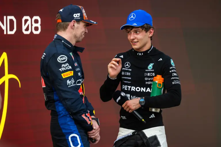 Antonelli mindent akar egyszerre, Verstappen hűtötte le a kedélyeit