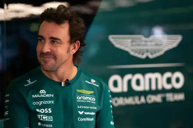 „Fernando, mondd el, mit tegyünk!” – a legmagasabb szinten avatkoznának be Alonso F1-ben tartásáért