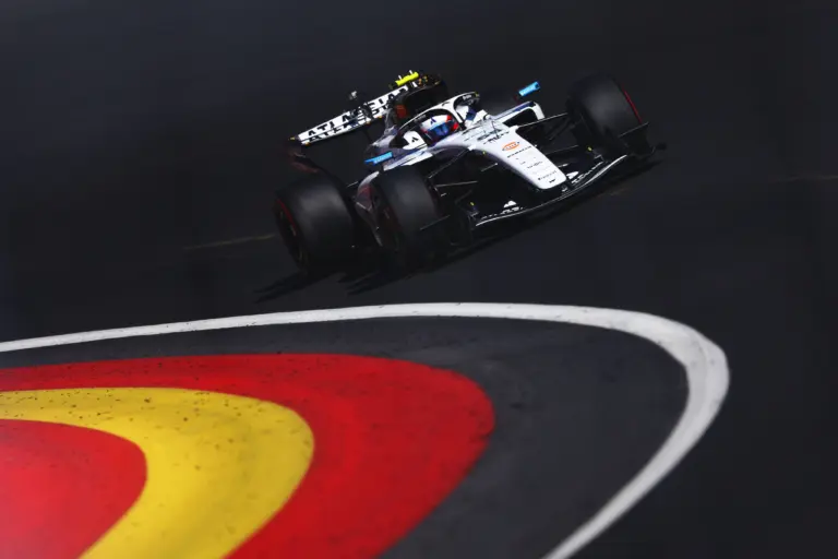 Tényleg Sainz a hibás azért, hogy unalmas lett az új pálya? Itt a spanyol védekezése