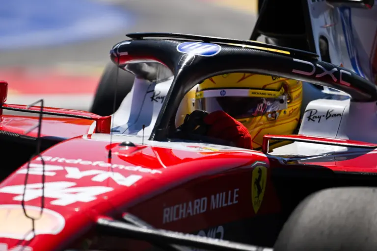 Hamilton szerint nem lenne baj, ha a Ferrari végre nem saját maga ellen dolgozna